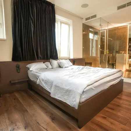 Contemporary With Fireplace & Terrace Апартаменты